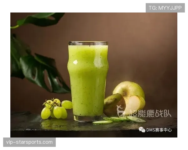 [战队名]新加入的营养师：为了让选手保持清醒，所有的赛前饮品竟然都是定制的果汁。🏥